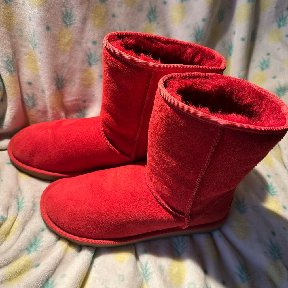 Red Women's Uggs classic short boots